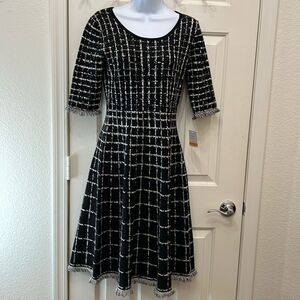 Taylor Women’s Small Sweater Dress Frayed 3/4 Sleeve Fit & Flare Plaid Black